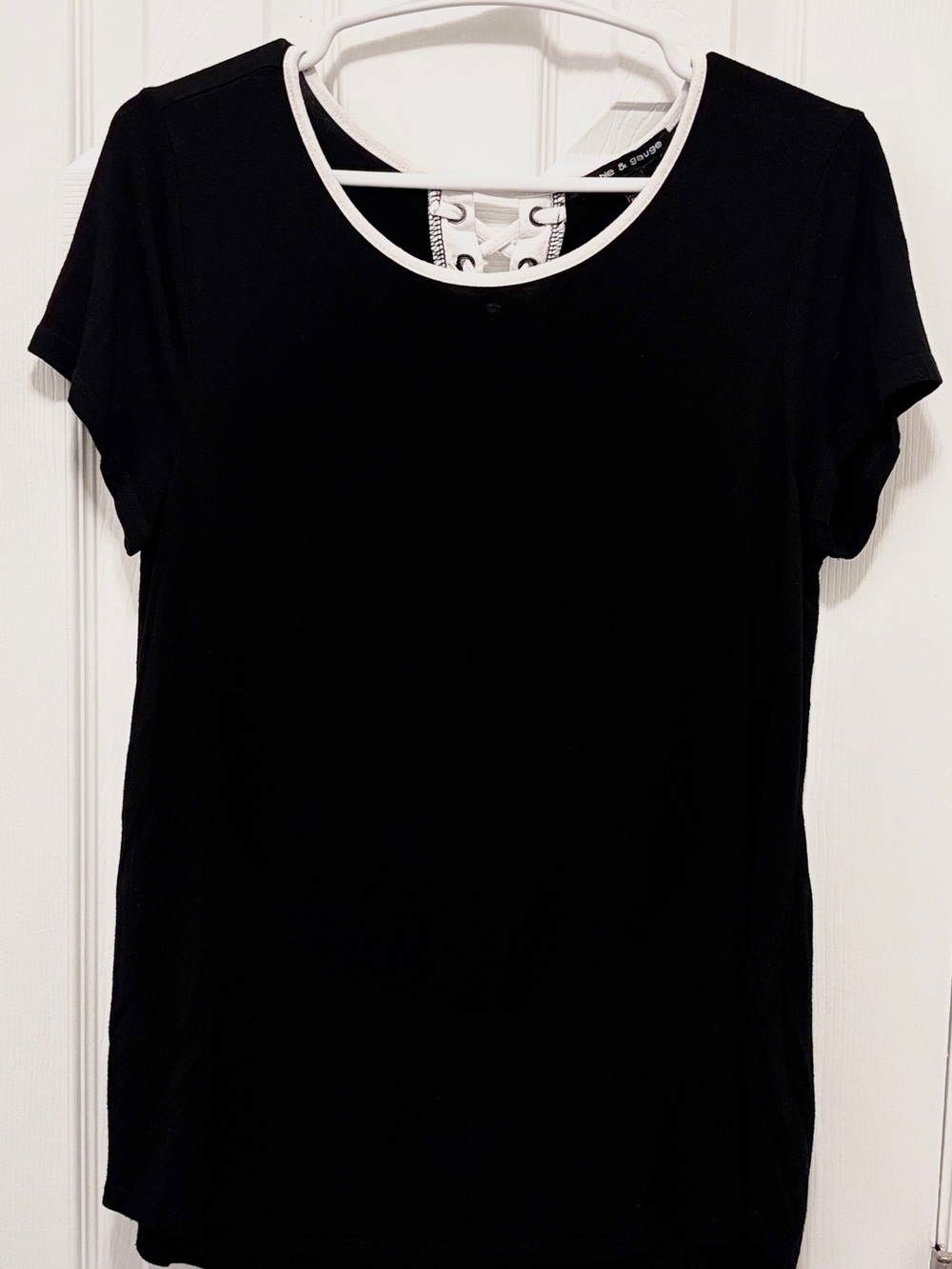 Cable & Gauge Black Short Sleeve Top with White Trim